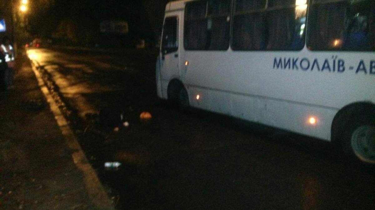 Автобус в Николаеве сбил двух пешеходов насмерть Автобус в Николаеве сбил двух пешеходов насмерть