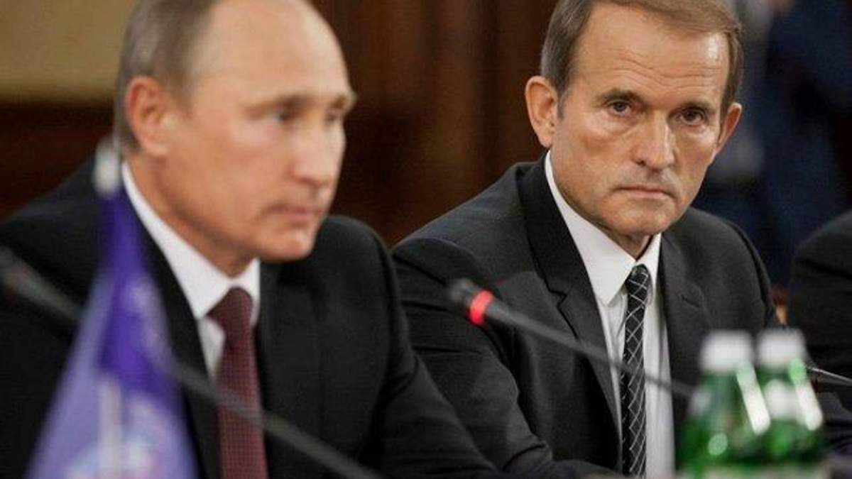 Журналістам заважали знімати приліт Медведчука з Росії Журналістам заважали знімати приліт Медведчука з Росії