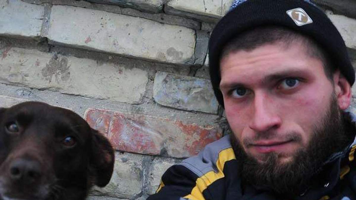 Ножом в спину: на защитника Донецкого аэропорта совершили жестокое нападение в Киеве Ножом в спину: на защитника Донецкого аэропорта совершили жестокое нападение в Киеве