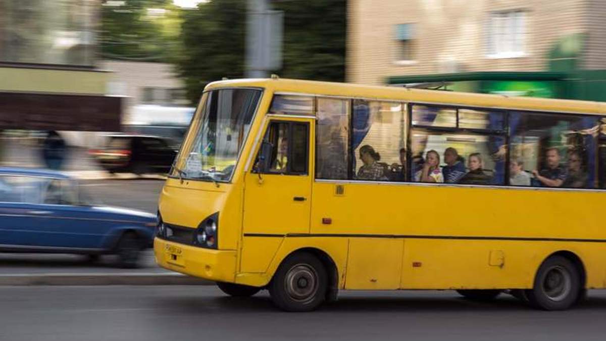 В Киеве захватили в заложники маршрутку с пассажирами В Киеве захватили в заложники маршрутку с пассажирами