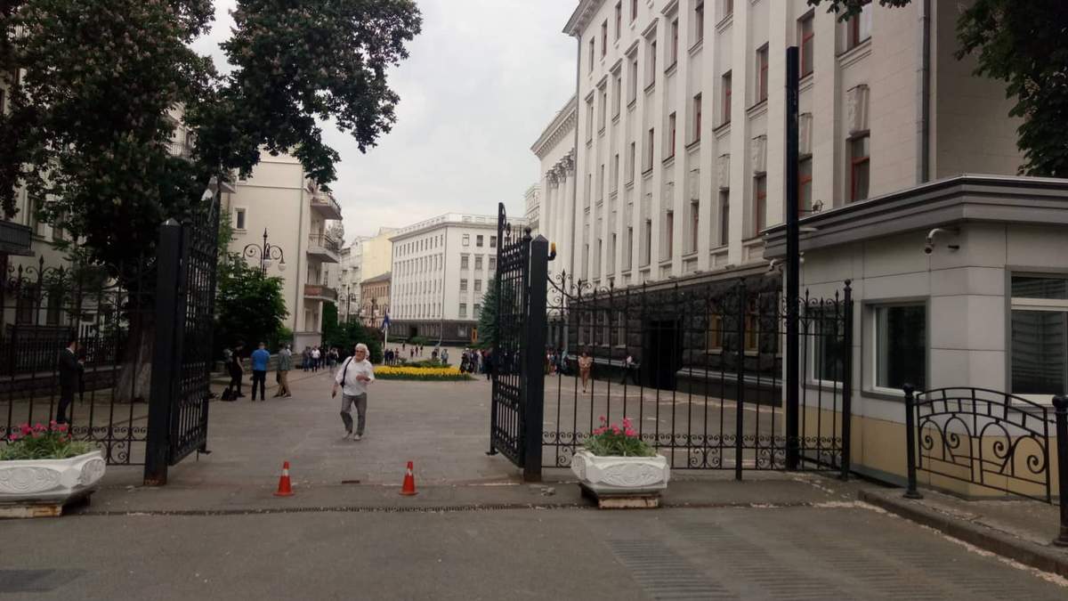 Банкову в Києві відкрили для вільного проходу людей Банкову в Києві відкрили для вільного проходу людей