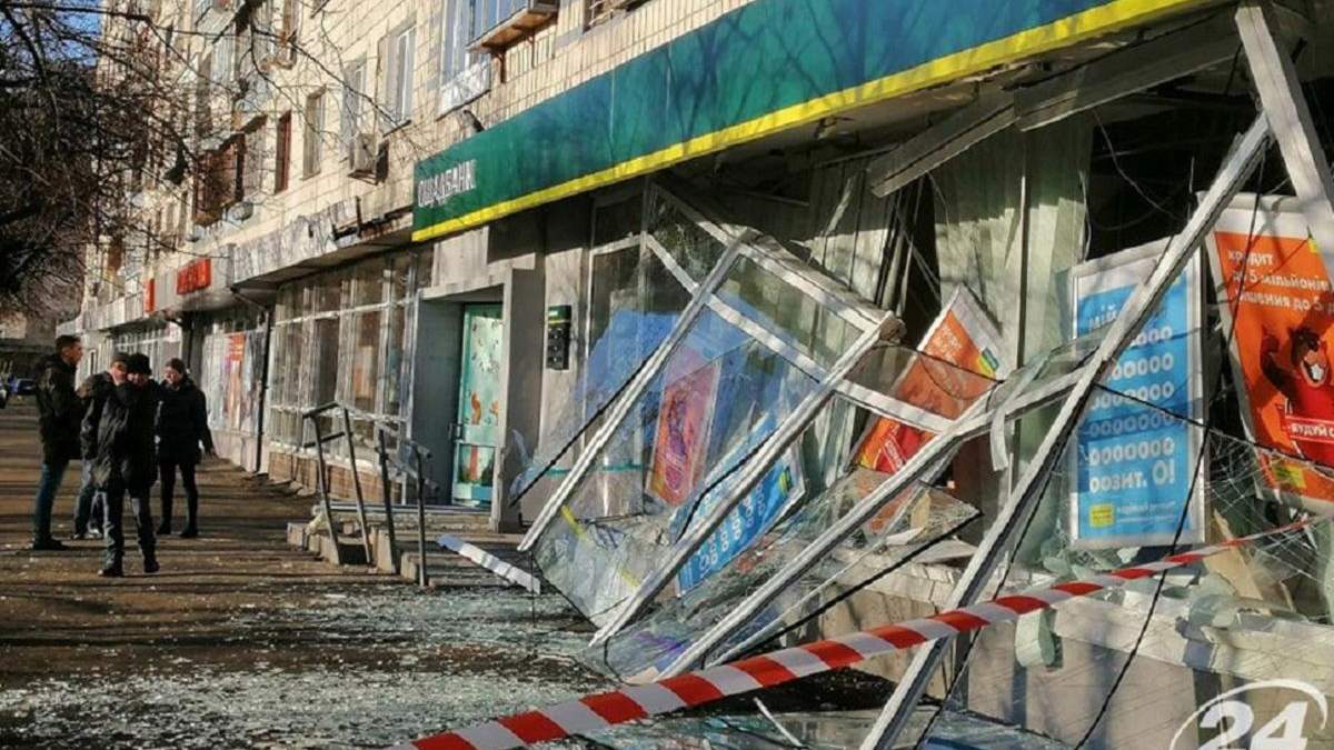 Разрушенное отделение Ощадбанка Разрушенное отделение Ощадбанка