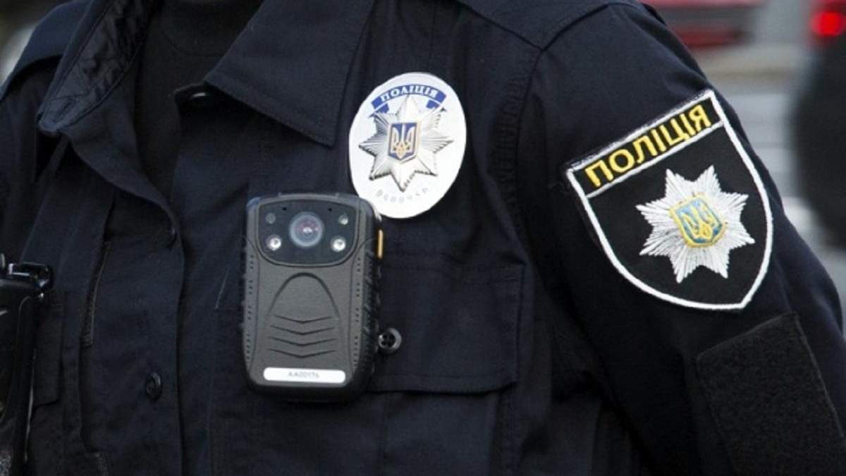 Поліція розшукує двох підозрюваних у вбивстві юних дівчат у Києві Поліція розшукує двох підозрюваних у вбивстві юних дівчат у Києві