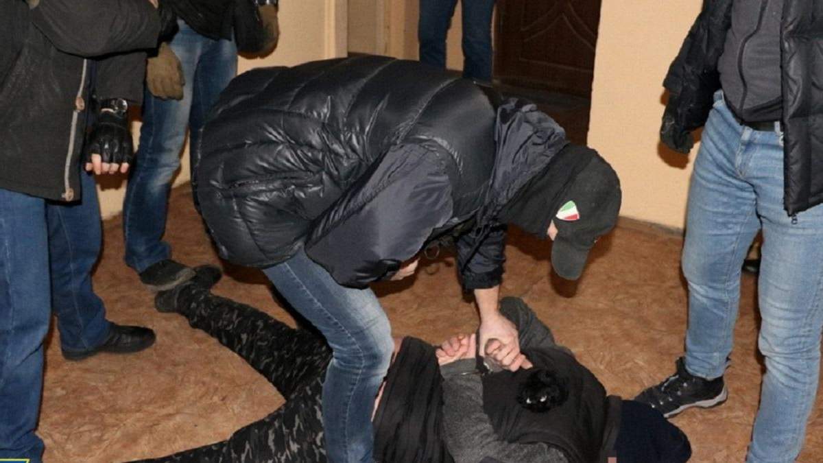 Житель Харкова намагався підірвати українського бійця Житель Харкова намагався підірвати українського бійця