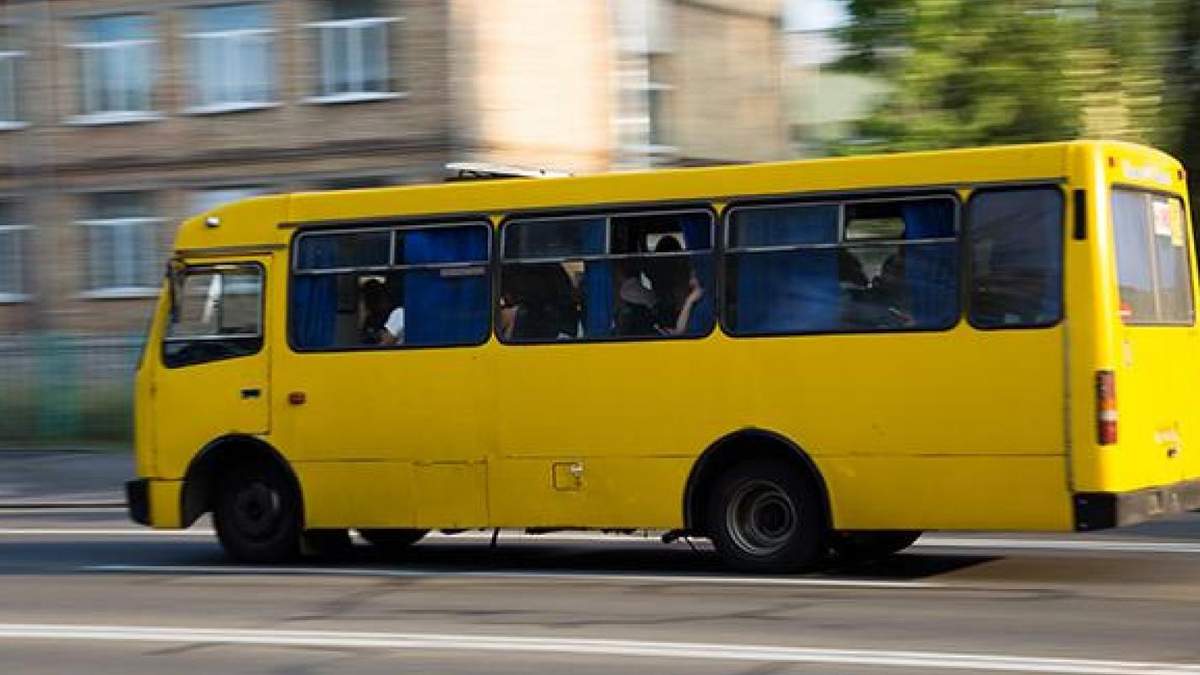 У Києві водій викинув пенсіонерку з маршрутки: шокуюче відео У Києві водій викинув пенсіонерку з маршрутки: шокуюче відео