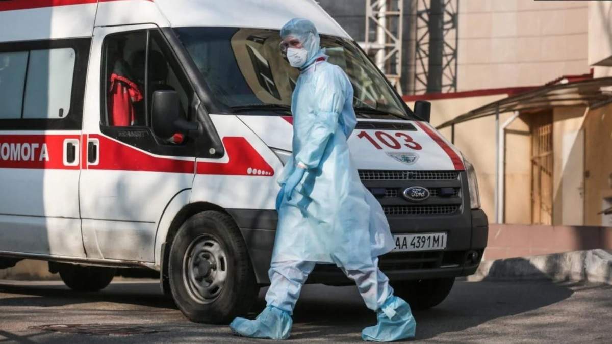 У Києві знову черги в ліарню із швидких: везуть пацієнтів з COVID-19 У Києві знову черги в ліарню із швидких: везуть пацієнтів з COVID-19