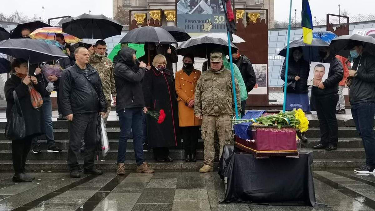 У Києві попрощалися з воїном Миколою Микитенком, що підпалив себе на Майдані через незгоду з владою: відео, фото У Києві попрощалися з воїном Миколою Микитенком, що підпалив себе на Майдані через незгоду з владою: відео, фото