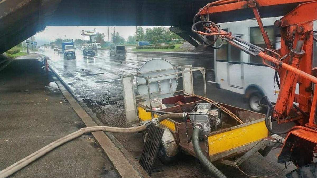 Київ затопило через сильні дощі 17 жовтня 2020: фото, відео Київ затопило через сильні дощі 17 жовтня 2020: фото, відео