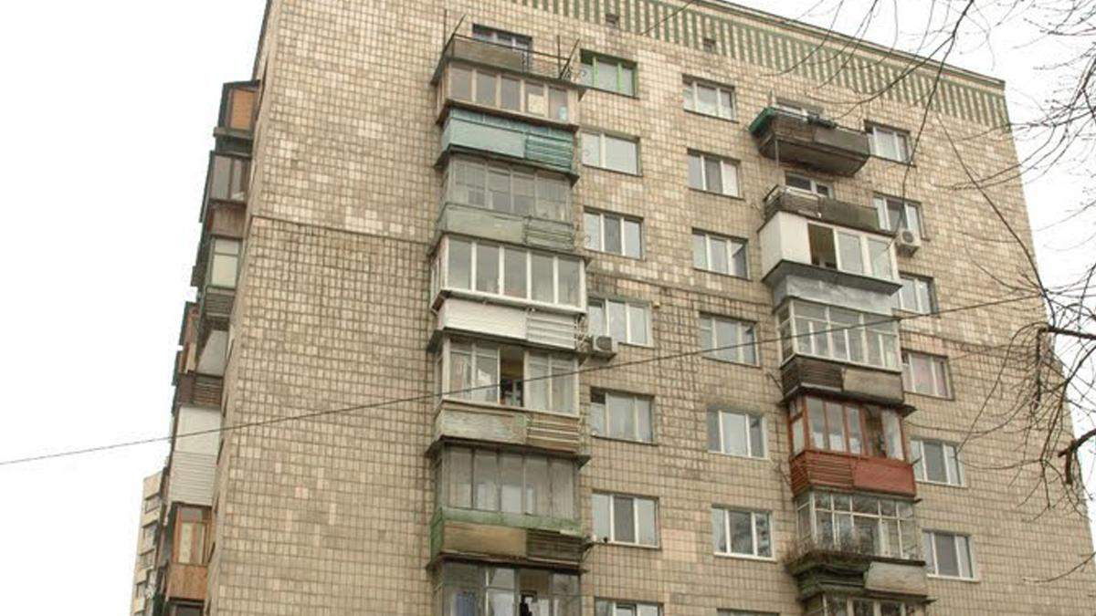 У Києві мама з донькою випали з поверхівки У Києві мама з донькою випали з поверхівки