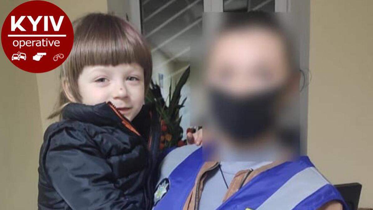У Києві батьки залишили 5-річну дівчинку в парку: її забрала поліція У Києві батьки залишили 5-річну дівчинку в парку: її забрала поліція