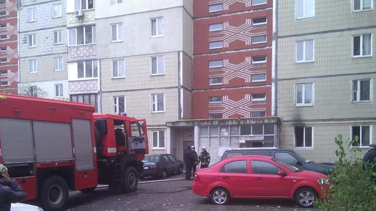 У Києві чоловік через сімейну сварку підпалив квартиру: відео У Києві чоловік через сімейну сварку підпалив квартиру: відео