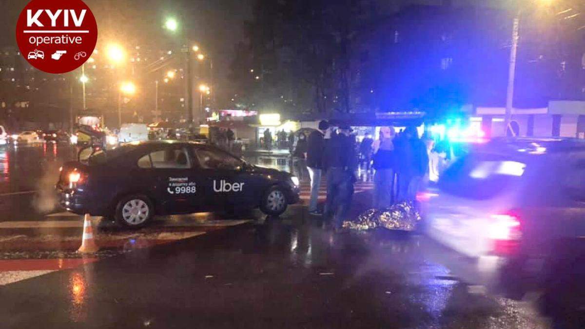 У Києві таксист збив жінку на пішохідному переході У Києві таксист збив жінку на пішохідному переході